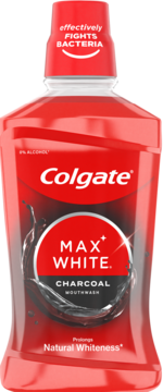 Czerwony płyn do płukania Colgate Max White Charcoal, butelka z napisem "Fights Bacteria", 0% alkoholu.