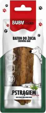 Baton dla psa Bubalicious z pstrągiem i ziołami, w biało-czerwonym opakowaniu z grafiką psa i ryby.