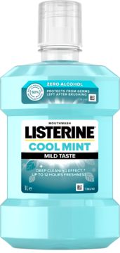 Jasnoniebieski płyn Listerine Cool Mint o łagodnym smaku, butelka 1L, widok z przodu, bez alkoholu.