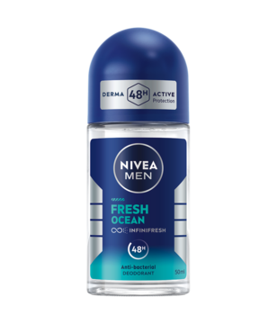 NIVEA MEN Fresh Ocean 48h roll-on dezodorant z niebieską nakrętką, widok z przodu na biało-zieloną etykietę.
