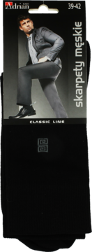 Czarne opakowanie skarpet męskich Adrian Classic Line z bawełny i elastanu, model w garniturze, widok z przodu.