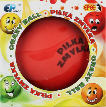 Czerwona piłka-zabawka Crazy Ball Piłka Zmyłka w okrągłym wycięciu, na wielokolorowym opakowaniu z buźkami.