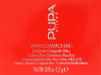 Jaskrawoczerwone, prostokątne opakowanie cieni Pupa Vamp! Duo, widok z przodu, ze srebrnym napisem Pupa i wagą 2,2g.