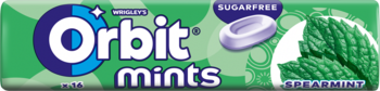 Zielone opakowanie Orbit mints spearmint sugarfree z widoczną miętową tabletką i liściem mięty.