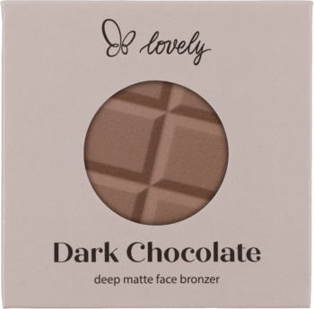 lovely Dark Chocolate głęboki matowy puder brązujący, w beżowym opakowaniu, z logo i pudrem o wzorze czekolady. Widok z przodu.