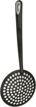 Czarna łyżka cedzakowa Flink&Sauber, pionowo ustawiona, z okrągłym sitem z białymi otworami i szarą rączką.