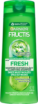Garnier Fructis Fresh szampon oczyszczający w zielonej butelce, widok z przodu, z ogórkiem i kwasem salicylowym.