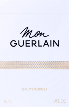 Białe opakowanie damskich perfum Mon Guerlain Eau de Parfum, z logo i ozdobnym złotym paskiem, widok z przodu.