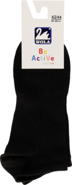 Czarne sportowe stopki męskie WOLA Be Active, rozmiar 42/44, z białą metką produktową widoczną na wierzchu.