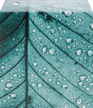 Zbliżenie na turkusowy liść pełen kropelek wody, podkreślające świeżość i naturalną teksturę. Widoczne żyłki.