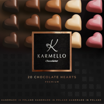 Karmello Chocolatier: 20 serduszek czekoladowych. Ciemne pudełko, serca w odcieniach brązu, bieli i różu, widok z góry.
