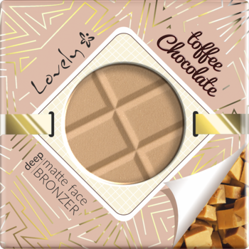 Matowy bronzer Lovely Toffee Chocolate z wzorem czekolady w kwadratowym opakowaniu. Widok z góry, róg odgięty.