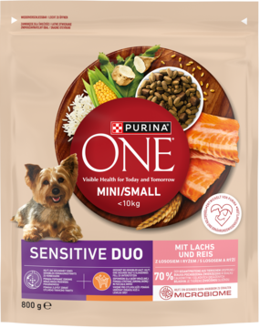 Beżowa karma Purina ONE MINI Sensitive Duo z łososiem i ryżem, dla małych psów, na torbie pies i grafika składników.