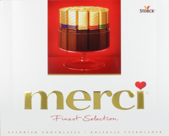 Białe pudełko czekoladek Merci Finest Selection ze złotym logo. Na froncie obraz czekoladek w szklanej misie.