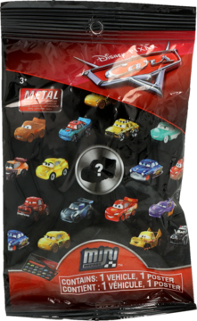 Czarne opakowanie-niespodzianka Disney Pixar Cars Mini Racers z metalowymi autkami, samolotem i napisem METAL.