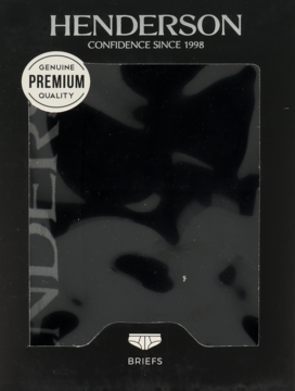 Czarne opakowanie męskich slipów Henderson z przezroczystym okienkiem. Biała etykieta "PREMIUM QUALITY", logo i napis "BRIEFS".