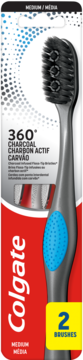 Opakowanie 2 szczoteczek Colgate 360° Charcoal Medium. Czarna szczoteczka z niebieskim uchwytem na czerwonym tle.