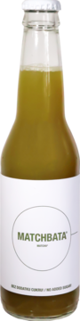 Zielona lemoniada Matchbata z matchą w szklanej butelce, biała etykieta z logo, widok z przodu, bez cukru.