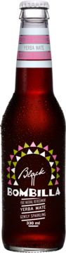 Ciemna butelka Bombilla Black Yerba Mate 330ml o smaku pitahayi, lekko gazowana, z logo i kropelkami, widok z przodu.