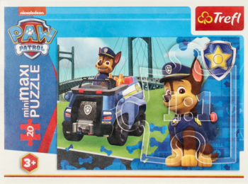 Front: Paw Patrol 20-elementowe puzzle Trefl z Chasem w pojeździe i stojącym na tle mostu. Opakowanie.