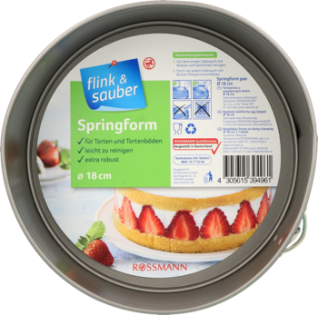 Srebrna tortownica Springform Flink & Sauber 18 cm, widok z góry z etykietą i tortem truskawkowym.