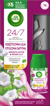 Różowe opakowanie zestawu Air Wick Freshmatic Smooth Satin & Moon Lily, ze srebrnym dyfuzorem, wkładem i liliami.