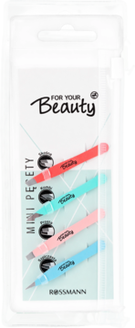 Zestaw 4 mini pęsetek For Your Beauty w blistrze. Czerwona skośna, turkusowa szpiczasta, różowa płaska, niebieska szpiczasta.