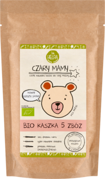 Czary Mamy BIO kaszka 5 zbóż w papierowej torebce, z przodu wizerunek misia i tekst "NOWY LEPSZY SMAK!".