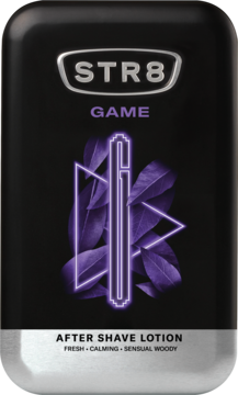 Czarna butelka STR8 GAME After Shave Lotion z neonowo-fioletową grafiką i srebrnym logo, widok z przodu.