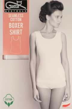 Kremowy, bezszwowy top damski Gatta Seamless Cotton Boxer Shirt z bawełny, na modelce, obok opakowanie.