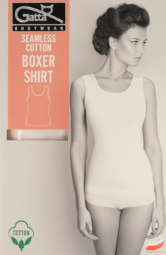Koszulka damska Gatta bez rękawków, ecru, na modelce obok opakowania "Seamless Cotton Boxer Shirt".
