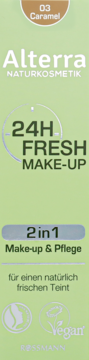 Alterra 24H Fresh Make-Up 03 Caramel, podkład pielęgnacyjny 2w1 wegański. Pionowe opakowanie na zielonym tle.