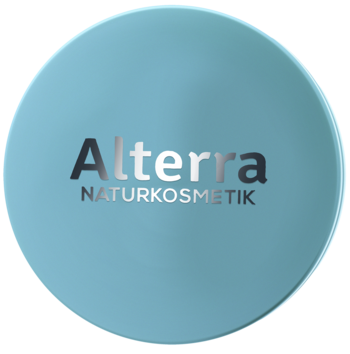 Okrągły, miętowy puder w kompakcie Alterra Naturkosmetik z widocznym srebrnym logo na wieczku, ujęcie z góry.