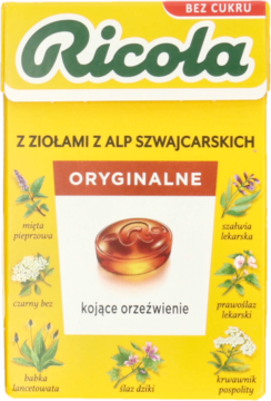 Ricola Oryginalne cukierki ziołowe bez cukru w żółto-zielonym opakowaniu z widoczną pastylką.