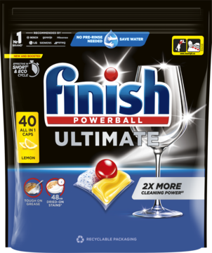 Czarne opakowanie Finish Powerball Ultimate Lemon 40 kapsułek do zmywarki, widok z przodu, z błyszczącym kieliszkiem.