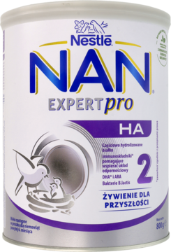 Biała puszka NAN EXPERTpro HA 2, mleka następnego, z niebieskim logo Nestlé i rysunkiem ptaków, widok z przodu.