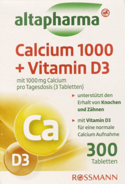 Białe opakowanie Altapharma Calcium 1000 + Vitamin D3, z zielonym napisem i pomarańczowymi okręgami Ca i D3.