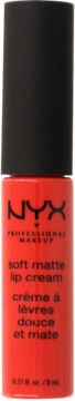 Czerwona matowa pomadka w płynie NYX Professional Makeup Soft Matte Lip Cream, butelka z czarną nakrętką, widok z przodu.