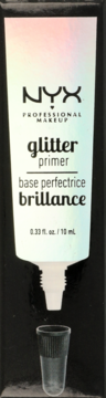NYX Glitter Primer w białej tubce z holograficznym blaskiem, otwarta, dozowana do przezroczystego kubka.