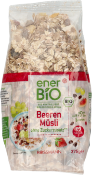 Przezroczysta paczka enerBiO Beeren Müsli z 25% owoców jagodowych, bez dodatku cukru, widok z przodu.