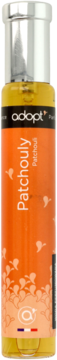 Adopt' Patchouly woda perfumowana w przejrzystej cylindrycznej butelce z pomarańczową etykietą i srebrną nakrętką.