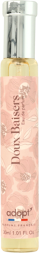 Adopt' Doux Baisers woda perfumowana w 30ml butelce. Różowa etykieta z kwiatowym wzorem, srebrna nakrętka, widok z przodu.