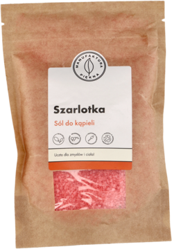 Brązowa papierowa torebka soli do kąpieli Szarlotka z różową zawartością i białą etykietą, widok z przodu.