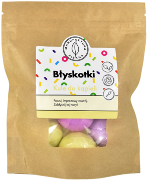 Brązowy woreczek z musującymi kulami do kąpieli Błyskotki, widoczne pastelowe kule przez okienko, z przodu.