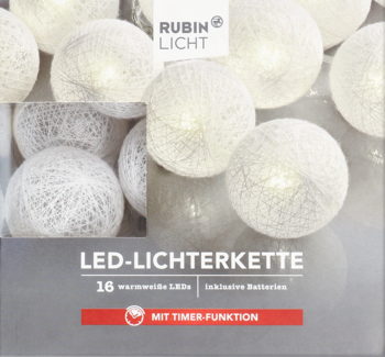 Zbliżenie na szare opakowanie łańcucha LED Cotton Balls Rubin Licht, 16 białych kul z ciepłym światłem i timerem.