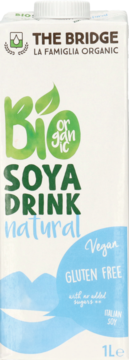 Opakowanie ekologicznego napoju sojowego The Bridge Bio Organic 1L, białe z zielonymi liśćmi i napisami.