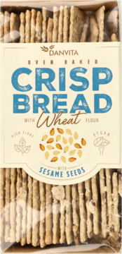 Danvita Crisp Bread z mąki pszennej z sezamem, w beżowym opakowaniu, widok z przodu. Wegańskie chlebki, wysoka zawartość błonnika.