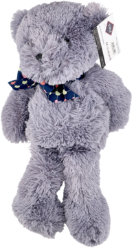 Szary, puszysty miś teddy maskotka, z czarnymi oczami i uroczą granatową apaszką w kropki, widok z przodu.