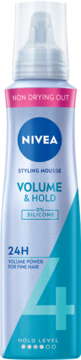 Nivea Styling Mousse Volume & Hold 0% silicone, biała butelka z różowym paskiem, niebieskie logo i cyfra 4. Widok z przodu.