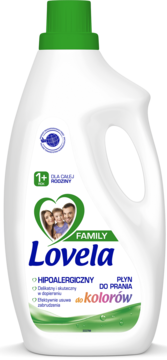 Biała butelka hipoalergicznego płynu Lovela Family do prania kolorów, widok z przodu z etykietą.